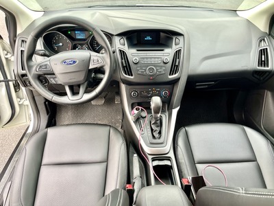 Bán xe Ford Focus 1.5 AT Trend sản xuất năm 2018, tên tư nhân, biển Hà Nội 10