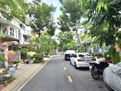 Nền đất  ngan5m đường d7 kdc phú mỹ  vô cùng tuyệt cạnh phú mỹ hưng - vị trí tuyệt vời   công 0