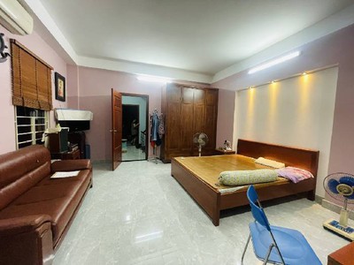 Bán nhanh trong tháng nhà 4 tầng, giang biên, lô góc, ô tô tránh, dt 50m2, mt 4.8m, nhỉnh 9 tỷ 4