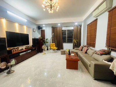 Bán nhanh trong tháng nhà 4 tầng, giang biên, lô góc, ô tô tránh, dt 50m2, mt 4.8m, nhỉnh 9 tỷ 0