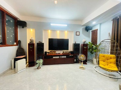 Bán nhanh trong tháng nhà 4 tầng, giang biên, lô góc, ô tô tránh, dt 50m2, mt 4.8m, nhỉnh 9 tỷ 1