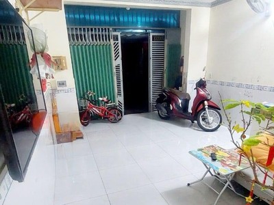 Nhích 1 tỷ có nhà 2 tầng 2pn chắc chắn - bình chánh sát bình tân gần kdc vĩnh lộc. 0