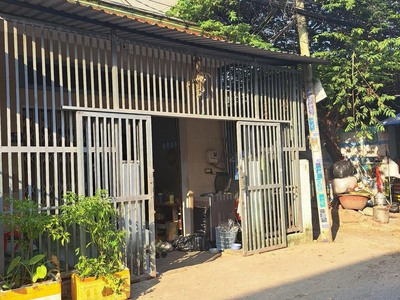 Chỉ 2 tỷ có ngay căn nhà sài gòn mặt đường nhựa. 0