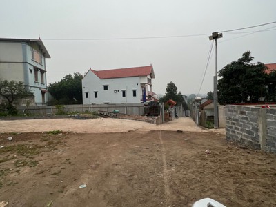 Lô đất hiếm còn xót lại tại thị trấn chúc sơn 30.8m2 giá chỉ dưới 1 tỉ oto đỗ tận cửa 1