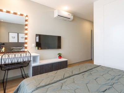 Cho thuê căn hộ H2, 196 Hoàng Diệu, Phường 8, Quận 4: - Diện tích: 84m2.Căn góc đã được cải tạo 3