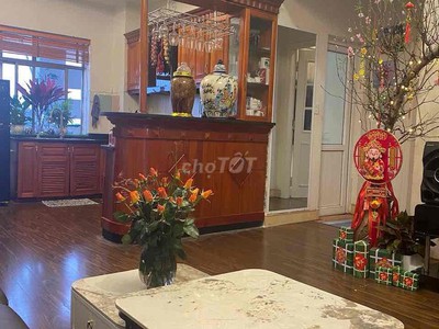 Chính chủ bán chung cư Việt Hưng 80m Thang máy view trọn công viên Long Biên 1