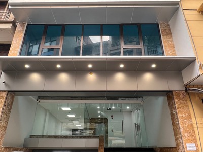 Cho thuê toà nhà mặt phố Nguyễn Khuyến đống đa  diện tích 100m2/tầng x  6 tầng nổi một tầng hầm ,mặt 0