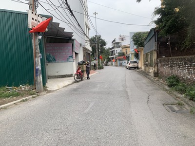 Bán 54m đất thôn 2 Đông Dư, mặt đường trục chính ô tô 7 chỗ vào nhà giá 3,86 tỷ 1