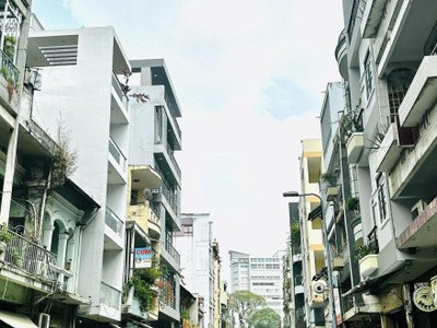 Bán nhà ngay trung tâm q5 sầm uất. mặt tiền đường ký hoà, phường 11, quận 5. dt 80m2. lh 0562 461 2
