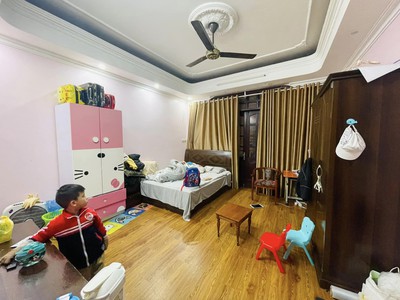 Bán nhà mặt phố yên lạc, 62 m2, 5 tầng, mặt tiền 4.3m, giá 13.7 tỷ, kd đỉnh 0