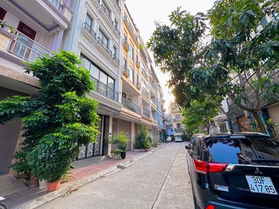 Bán tòa nhà 9 tầng   quan hoa, cầu giấy   thang máy, 19 phòng full nội thất - 170tr/ tháng. 0