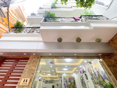 Bán tòa nhà dòng tiền - thang máy, gara ô tô   130m2 xây 9 tầng   phố trung hòa, cầu giấy   38 tỷ 0