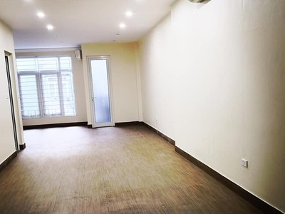 Chính chủ cho thuê sàn tầng 2 làm văn phòng thông phòng tại ngõ 126 khuất duy tiến. 0