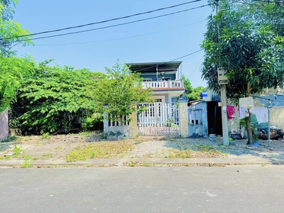 Bán nhà 2 tầng ngay sát ĐH FPT 2
