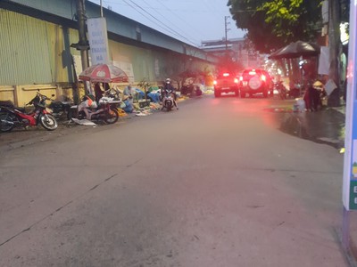 Chính chủ gửi bán tại nam hồng, lô góc  oto tránh, oto đỗ cửa, đường 6m. dt: 47m mt 5m, giá 2.25 tỷ. 0