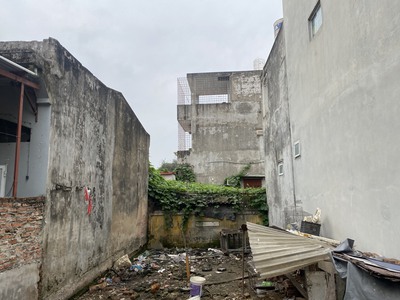 Cần Bán đất tặng nhà. Đất Lô góc 2 mặt tiền to có thể xây kinh doanh ngõ to 3m oto vào nhà 2