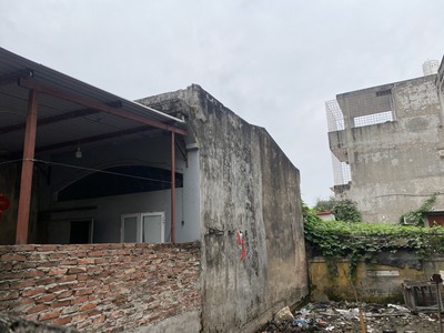 Cần Bán đất tặng nhà. Đất Lô góc 2 mặt tiền to có thể xây kinh doanh ngõ to 3m oto vào nhà 3