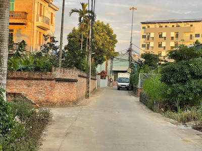 Đất nền bình yên giá hơn tỷ . đường thông 2 ô tô tránh nhau 3
