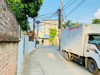 Đất nền bình yên giá hơn tỷ . đường thông 2 ô tô tránh nhau 1