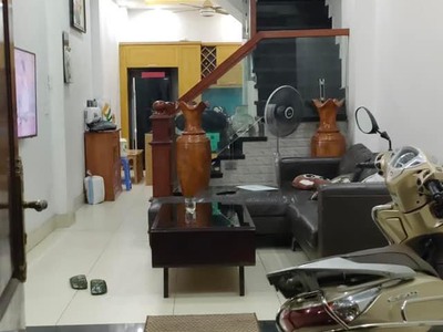 Nhà dân xây 42m2 4 tầng 3 bước ra khu đô thị mễ trì hạ 1