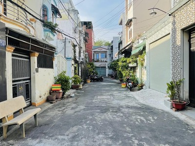 Bán đất tặng nhà hxh 82m2, dòng tiền 10tr/th , gần aeon tân phú 1