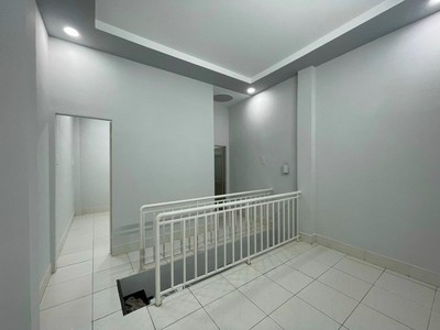 Nhà hẻm xe hơi trường sơn ngay cửa ngõ sân bay phường 2 quận tân bình 4