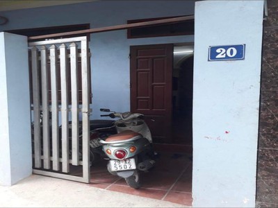 Chính chủ cần bán căn nhà mái bằng tại địa chỉ: ngõ 28, đường bến, xã đông la, huyện hoài đức 3