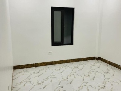 Nhà đẹp ở ngay định công hạ 31m  . 5 tầng. mặt tiền 5,5  . 4,2 tỷ 0