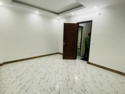 Nhà đẹp ở ngay định công hạ 31m  . 5 tầng. mặt tiền 5,5  . 4,2 tỷ 2