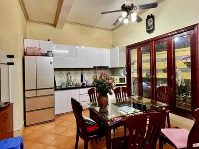 Bán gấp nhà Nguyễn Ngọc Vũ Cầu Giấy thang máy, ô tô, ở sướng 90m 4T 3