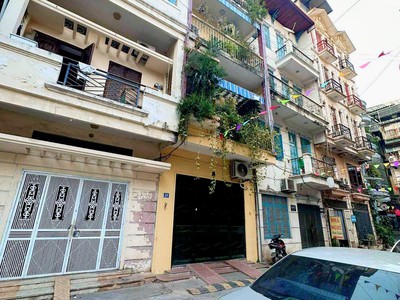 Mặt ngõ to như phố - gần mặt phố 2 ô tô tránh nhau - ôtô vào nhà - phố hào nam . 2