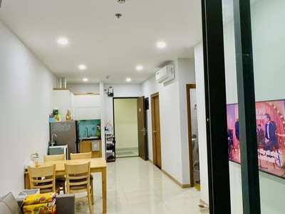 Căn hộ đang ở còn mới  diện tích 52m2 2pn2wc tầng cao thoáng view landmark 81 0