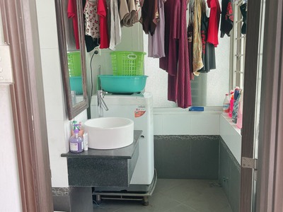 Cho thuê căn hộ H1, Đường Hoàng Diệu, Phường 9, Quận 4 : -	Diện tích 75m2, 2PN, 2WC, đầy đủ nội thất 5