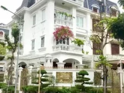 Cực phẩm-biệt thự dịch vọng,cầu giấy-sân vườn-full nội thất-sổ vuông đét- 269m-giá 76 tỷ 0