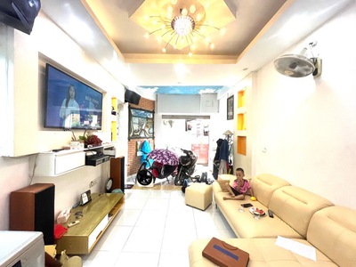 Bán nhà gần bến xe nước ngầm, ngõ siêu rộng ô tô đỗ cổng , lô góc 4 tầng 1
