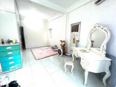 Bán nhà gần bến xe nước ngầm, ngõ siêu rộng ô tô đỗ cổng , lô góc 4 tầng 3