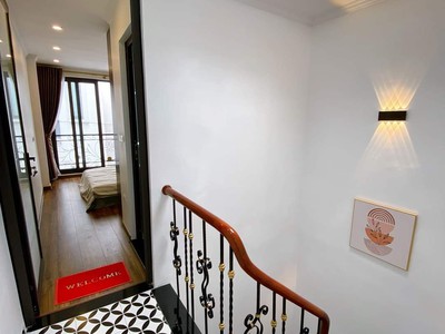 Bán nhà đẹp phố hoàng quốc việt 40m2x5tầng, mặt tiền rộng ở luôn, giá 6 tỷ hơn 4