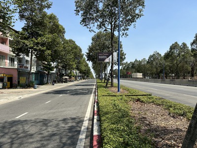 Bán nhà 1 trệt 3 lầu đã hoàn công, MT đường Mỹ Phước Tân Vạn rộng 62m 0