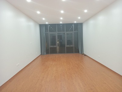 Chu huy mân -  toà văn phòng mặt phố - ngã tư chu huy mân - cửa ngõ vinhomes riverside 3