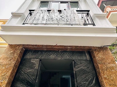 Nhanh vẫn còn  nhà mặt ngõ phố lĩnh nam, vị trí đắc địa, cách mp chỉ hơn 10m. dt 38m 5t. chỉ 4 tỷ 0