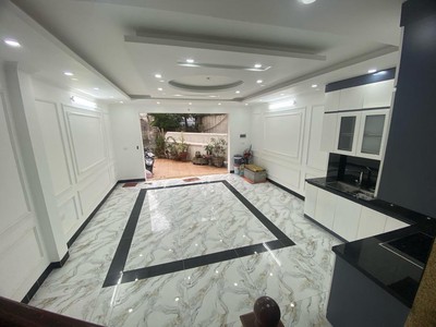 Nhà mới đẹp, thang máy, oto, ngõ thông, vuông vắn, chủ hợp tác , , 0