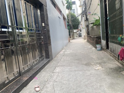Cần bán gấp 41m đất phố Trạm, gần đường ô tô qua 20m cách phố Trạm 200m, phù hợp mua ở xây nhà 2