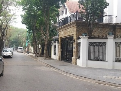 Ô tô tránh vũ hữu thanh xuân 81m . 5tầng. mt4m. 16,1 tỷ 0