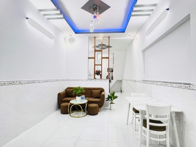 Chính chủ cho thuê nhà nguyên căn 1 trệt 1 lầu giá rẻ ngay chợ bình chánh 2
