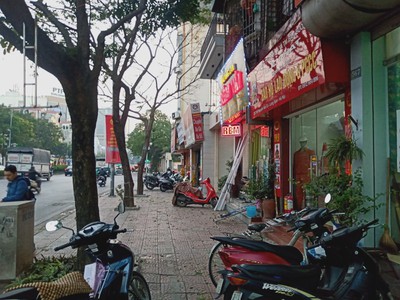 Mặt phố nguyễn văn cừ,  đoạn phố kd sầm uất nhất quận, mặt đường 60m, vỉa hè đá bóng. 1