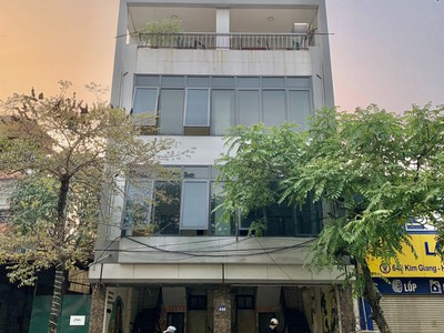 Cho thuê nhà mặt đường lớn 4