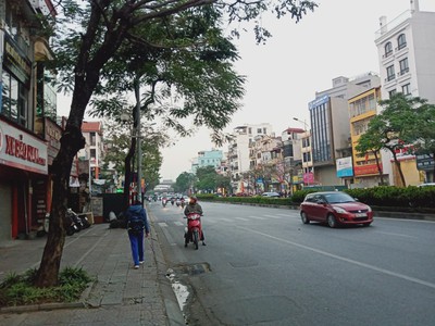 Mặt phố nguyễn văn cừ,  đoạn phố kd sầm uất nhất quận, mặt đường 60m, vỉa hè đá bóng. 2