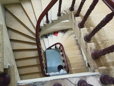 Mặt phố nguyễn văn cừ,  đoạn phố kd sầm uất nhất quận, mặt đường 60m, vỉa hè đá bóng. 3
