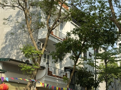 Bán nhà kđt xa la hà đông, 50m2, phân lô, mặt tiền 4,5m, kinh doanh, giá chỉ 10 tỷ. 0