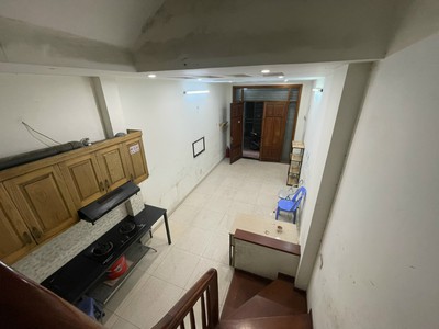 Cho thuê nhà 30m2x5.5 tầng ở ngõ 132 đường Cầu Giấy 2